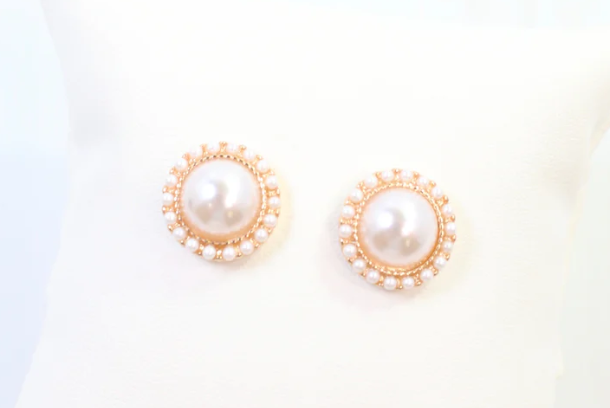Alvaro Pearl Stud Earring